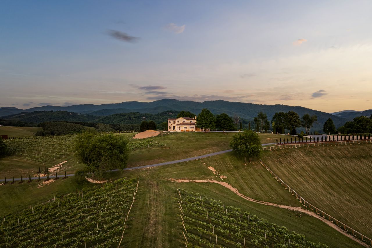 villa-nove Tuscan-Inspired Estate in Appalachian Wine Country Comes to Market for $7.9 Million